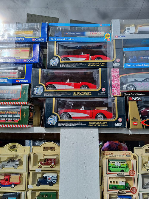 Dover-Gift-Shop-Bling-Toys-Corgi-Stobart-Household-125