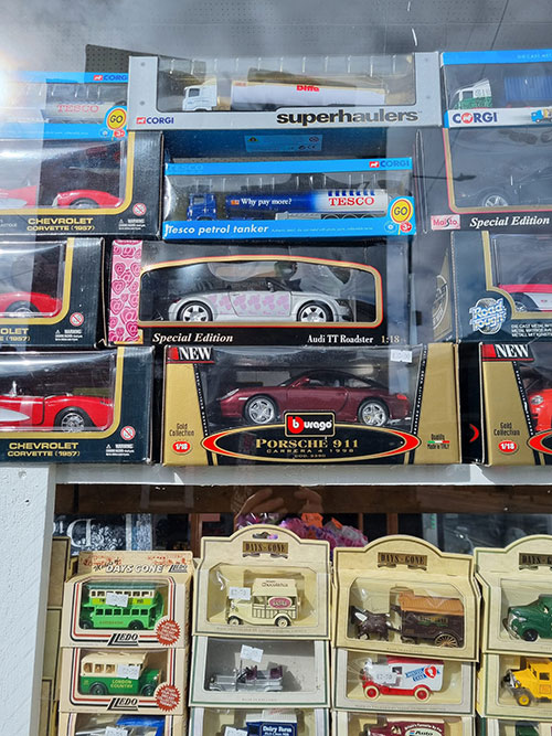 Dover-Gift-Shop-Bling-Toys-Corgi-Stobart-Household-139