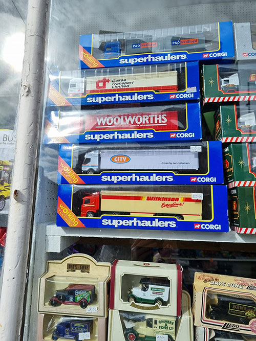 Dover-Gift-Shop-Bling-Toys-Corgi-Stobart-Household-140
