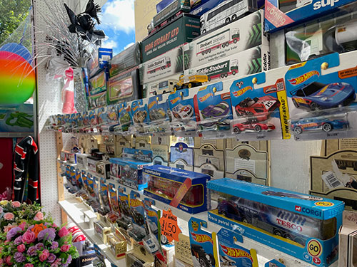 Dover-Gift-Shop-Bling-Toys-Corgi-Stobart-Household-30