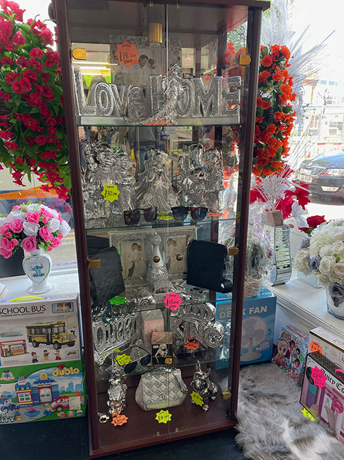 Dover-Gift-Shop-Bling-Toys-Corgi-Stobart-Household-36